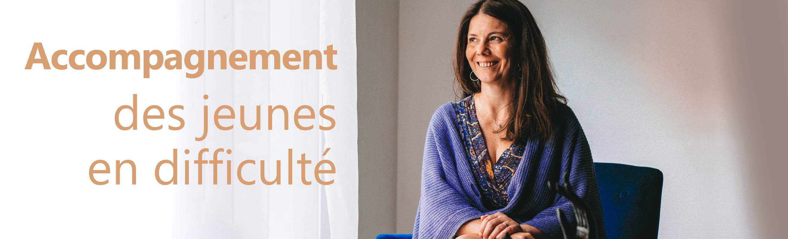 Céline Reynaud enseigne le Yoga à Lille (59000). C'est une professeur diplômée qui en parallèle est professeur de français pour l'éducation nationale.